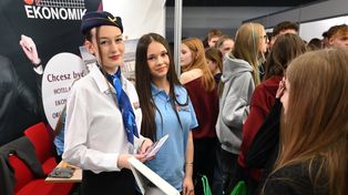 Kielce: Tysiące uczniów na targach Fach w ręku, to się opłaca. Młodzież poznawała szkoły, kierunki i zawody. Zobaczcie zdjęcia i film