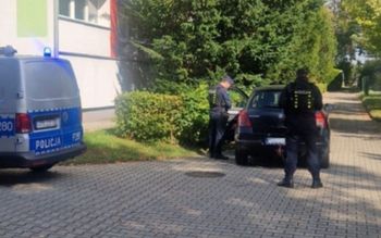 Przyjechała po dzieci do szkoły. Nie wiedziała, że jest pijana