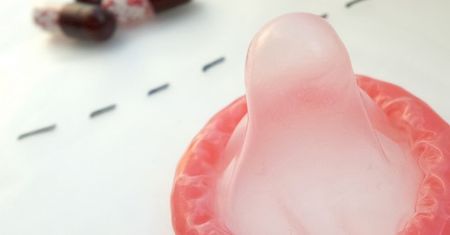Prawidłowe obchodzenie się z prezerwatywami – kompendium wiedzy