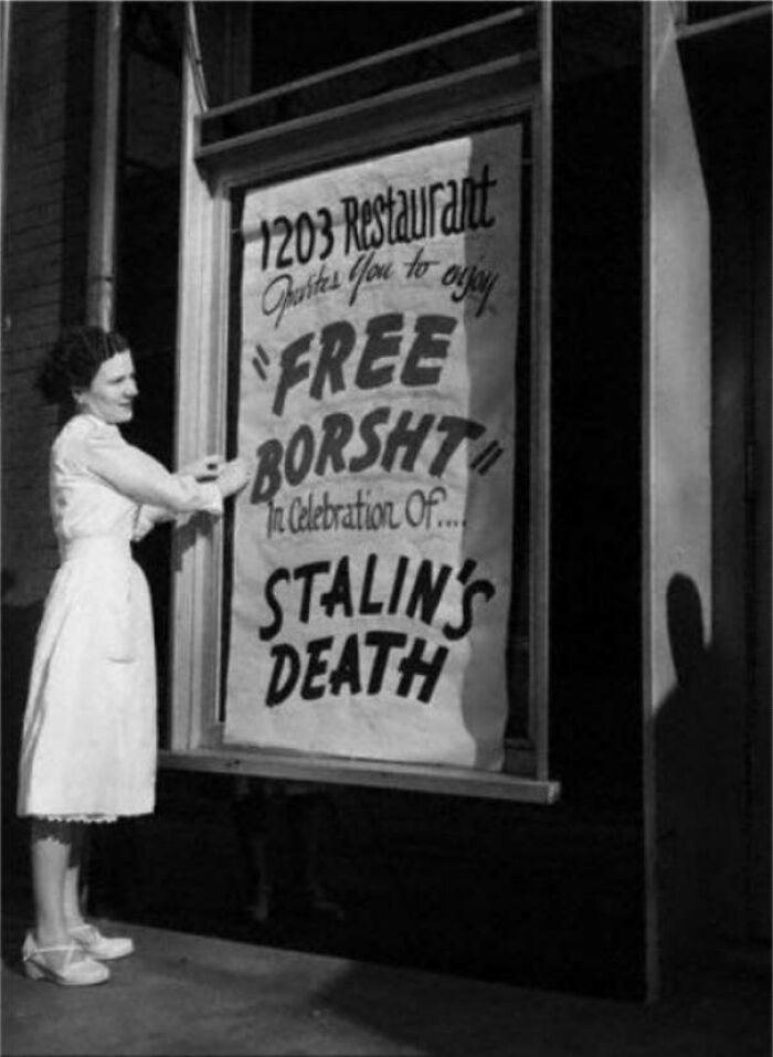 Imigrantka z Ukrainy świętuje śmierć Stalina rozdając darmowy barszcz (1953).