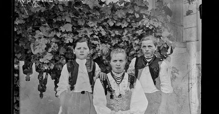 Niesamowite zdjęcie sprzed lat. Trzeba się uważnie przyjrzeć, by odkryć tajemnicę