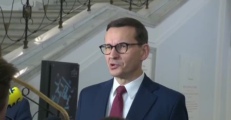 Premier: Ta ustawa to trudny kompromis. Chcemy zakończyć spór, bo prawdziwy wróg jest na Wschodzie