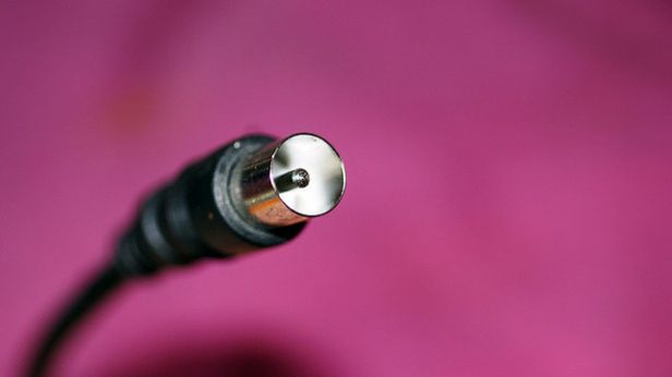 Kochanie, jadę w delegację! Nagrasz mi 15 dni kablówki? 1