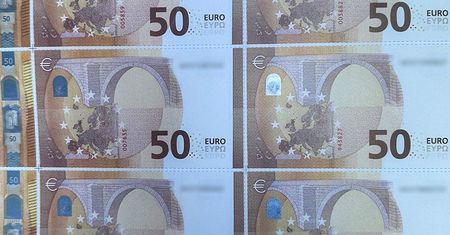 "Hurtownia" fałszywych 50-euro pod Krakowem. CBŚP zlikwidowało magazyn z 13 tysiącami podróbek – 50-latek w areszcie