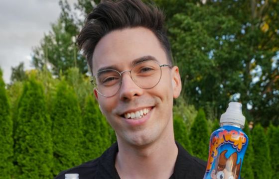 "Pij Wojanka do białego ranka", czyli o fenomenie napoju z Żabki