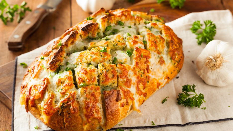Aromatyczny chleb pizza