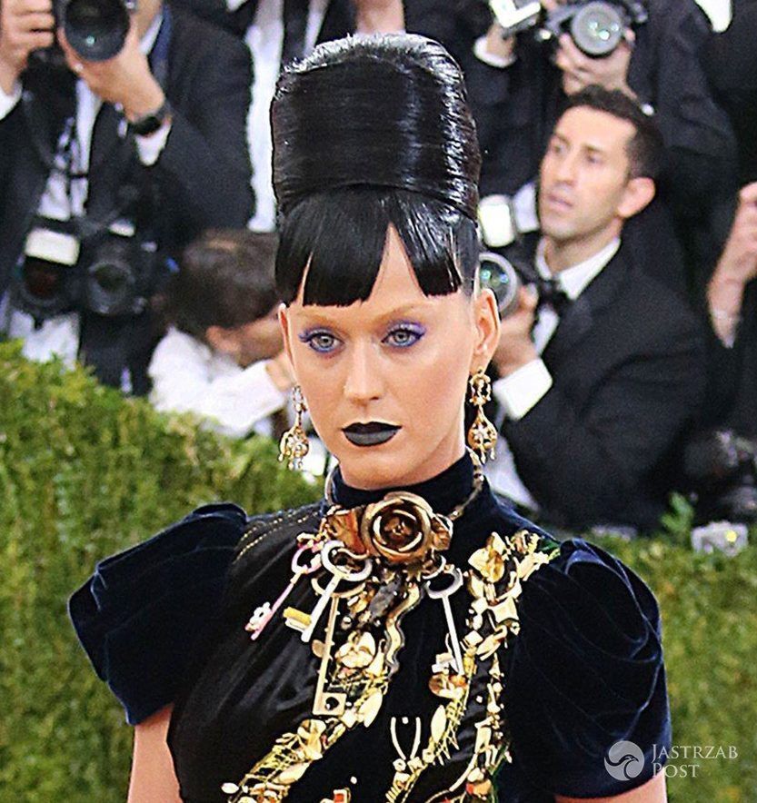 Fryzura Katy Perry, MET Gala 2016 (fot. ONS)