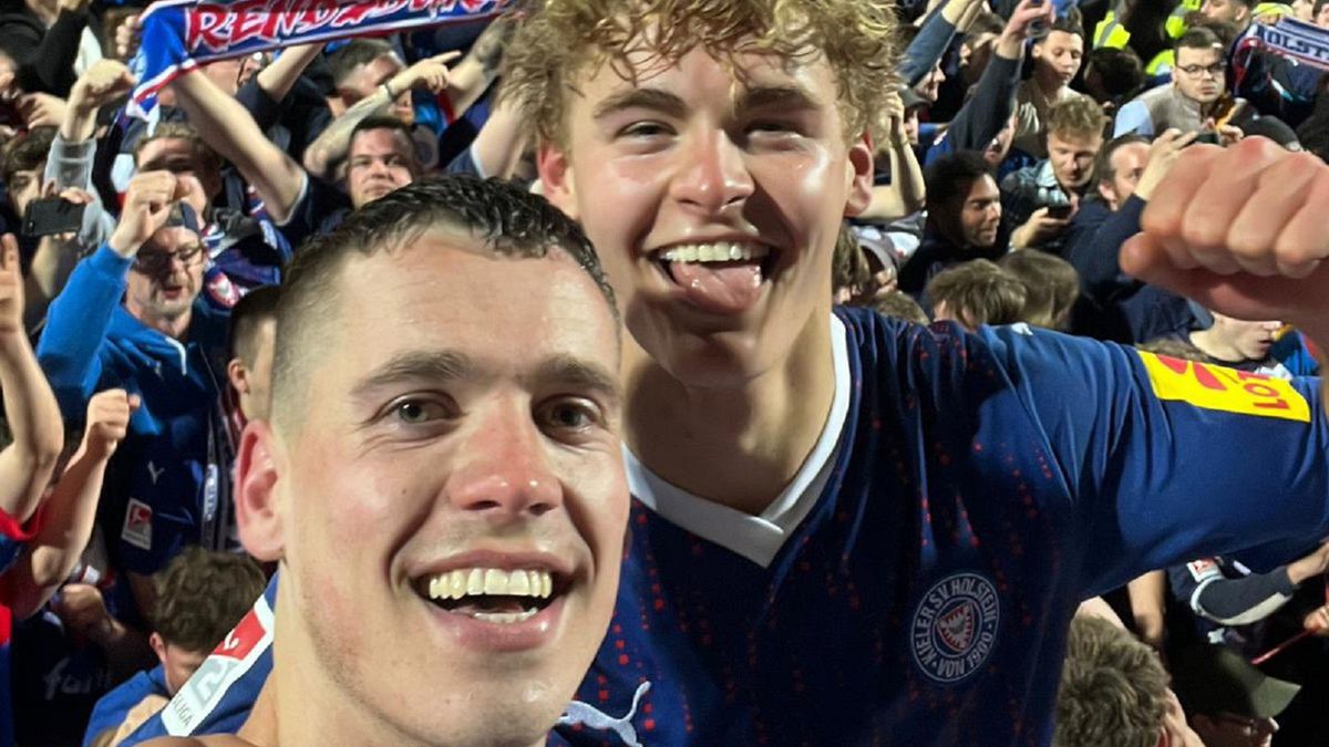 Twitter / Holstein Kiel / Na zdjęciu: piłkarze i kibice Holstein Kiel