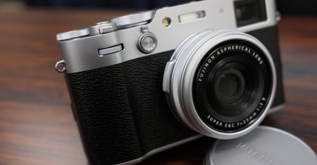 Fujifilm X100VI to więcej niż codzienny aparat. Sprawdziliśmy go na ulicach Tokio