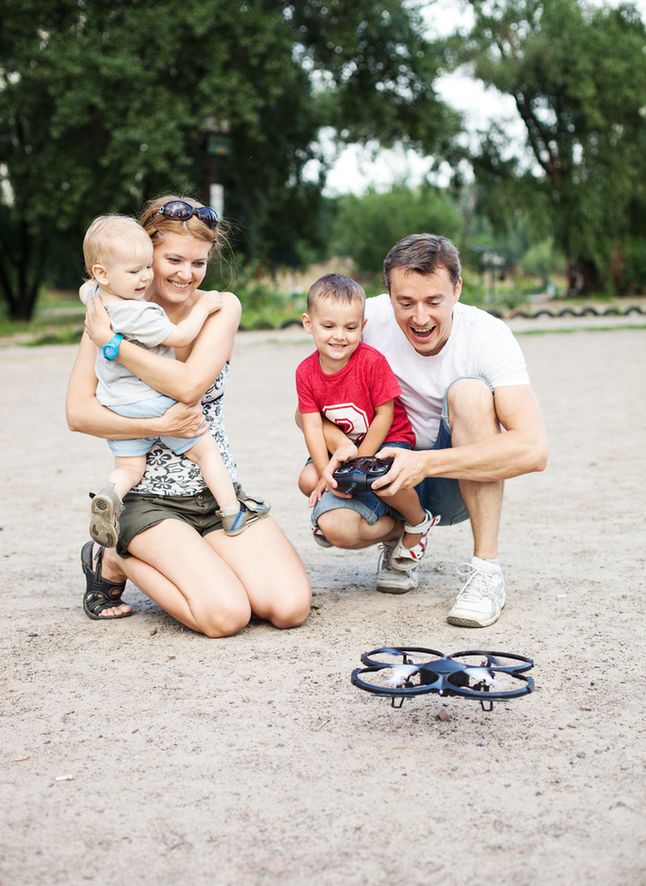 Zdjęcie rodziny pochodzi z serwisu shutterstock.com