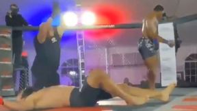 MMA. Brutalny nokaut. Bił nieprzytomnego rywala (wideo)