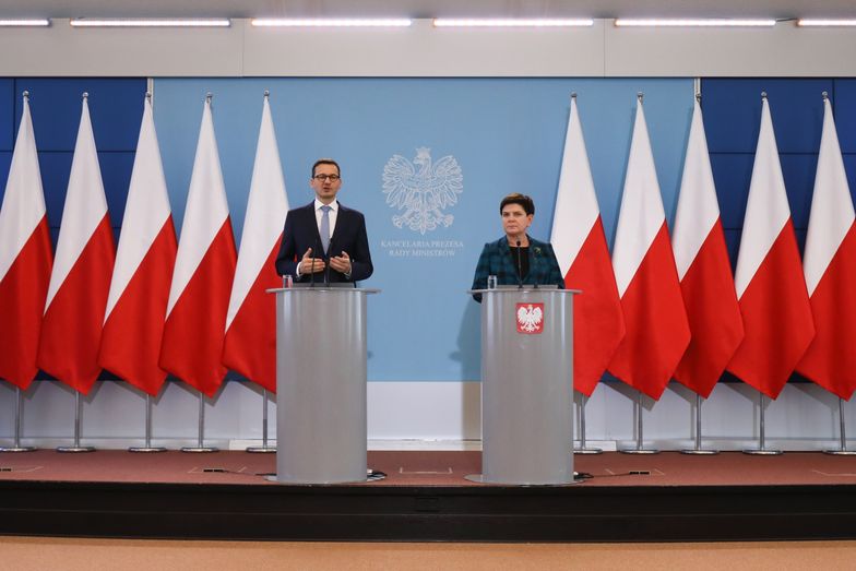 - To jest budżet prorozwojowy, a jednocześnie taki, w którym wszystkie programy prospołeczne są kontynuowane - zachwalała we wtorek premier Beata Szydło.