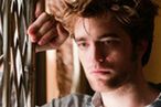 Nieufny i podejrzliwy Robert Pattinson