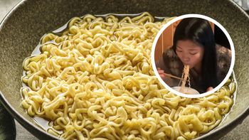 Ale cyrk. Japonka pierwszy raz w życiu zjadła "polską" zupkę chińską i szczerze ją oceniła