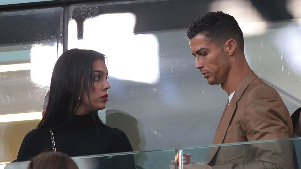 Zdjęcie okładkowe artykułu: Getty Images / Emilio Andreoli / Na zdjęciu od lewej: Georgina Rodriguez i Cristiano Ronaldo