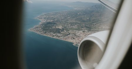 Pilot ujawnia. Tyle czasu mają pasażerowie, gdy w samolocie pęka szyba