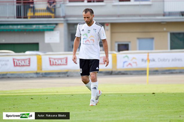 Po sobotniej porażce Jarosław Wieczorek zwiesił głowę