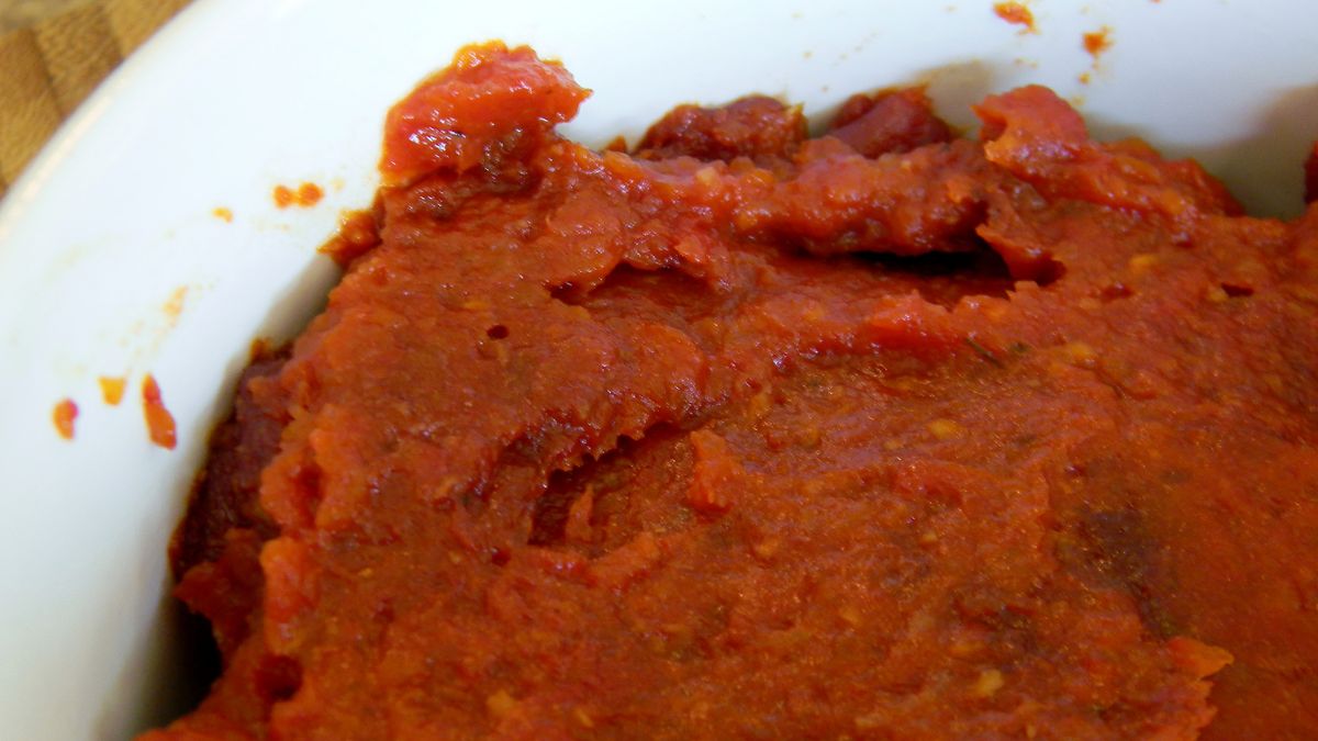 Puree pomidorowe w puszce z dodatkiem soli