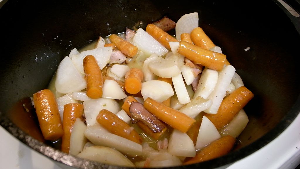 Rzepa gotowana z dodatkiem soli, odsączona