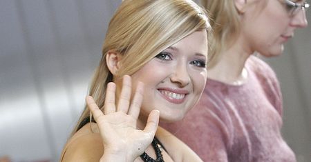 Gosia Andrzejewicz prezentuje ODMIENIONY STYL, brylując w za dużej marynarce. Pasuje jej?