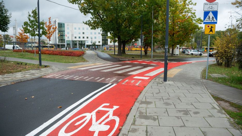 Kontraruch na ulicy Kossutha. Czy jest w pełni bezpieczny? Źródło: Pełnomocnik Prezydenta m.st. Warszawy ds. komunikacji rowerowej