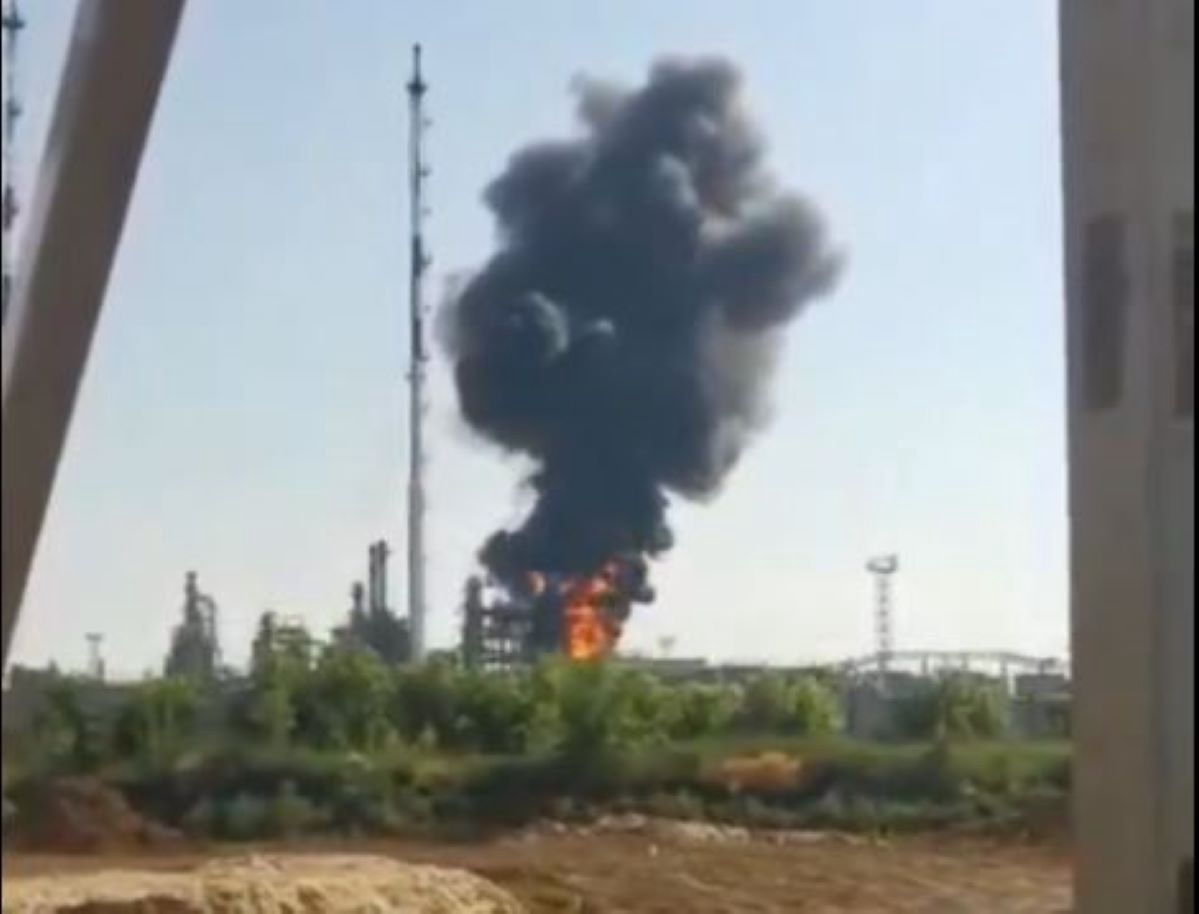Атака на новошахтинский нпз. Нефтезавод Новошахтинск. Новошахтинский завод нефтепродуктов.