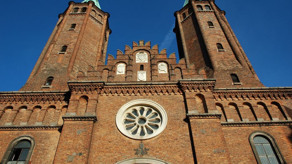 Strajk kobiet. Napis "Piekło kobiet" na murach zabytkowej katedry. Proboszcz apeluje do jego autorów