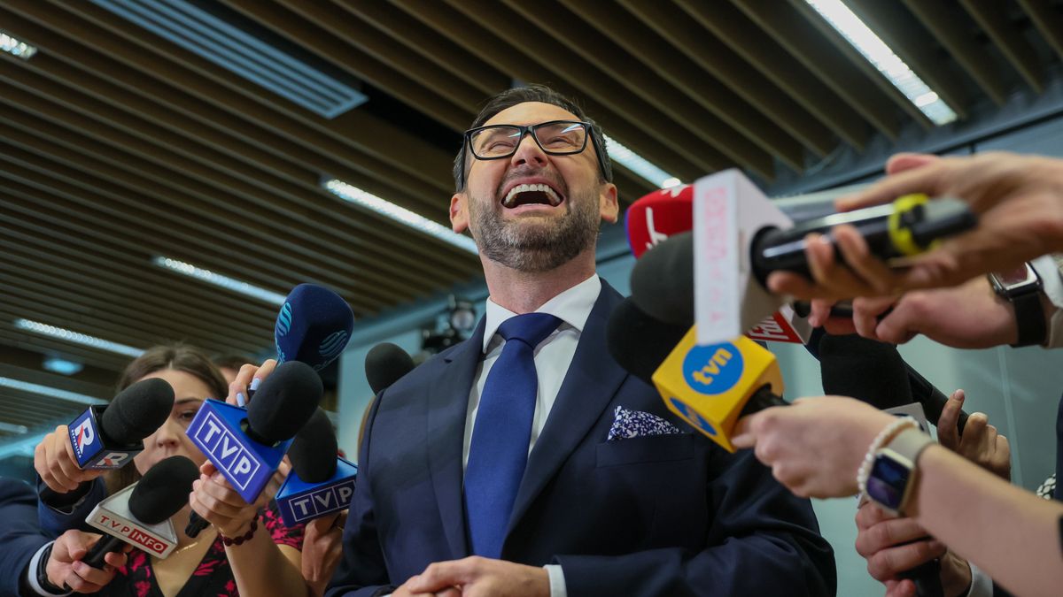 Daniel Obajtek nie zapłacił kary nałożonej przez sąd. Na zdjęciu były szef Orlenu tuż przed rozpoczęciem posiedzenia komisji ds. afery wizowej