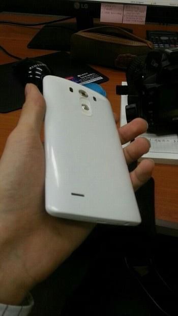 LG G3 wycieka na zdjęciach. Jest też specyfikcja 2