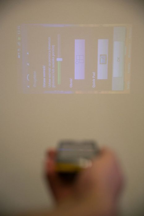 Pikoprojektor w smartfonie. Czy to się sprawdza? 3