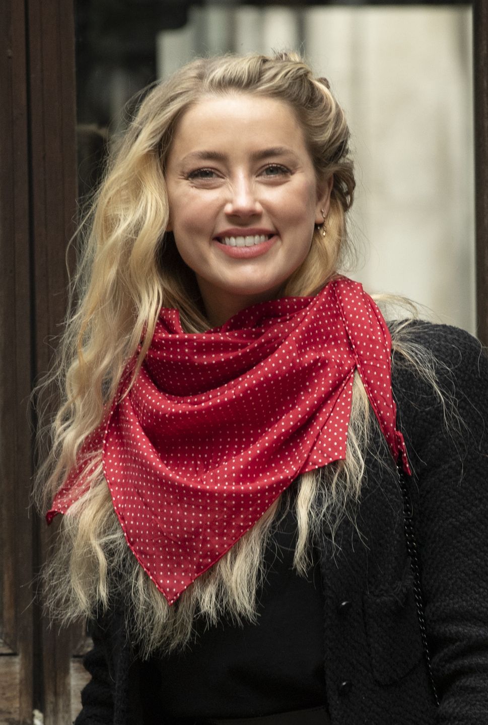 Amber Heard jednak NIE DEFEKOWAŁA na łóżko, które dzieliła z Deppem
