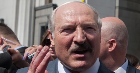 "Nie zawahałbym się użyć armii". Łukaszenka grozi w rocznicę sfałszowanych wyborów