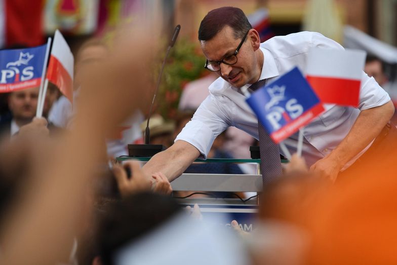 Rząd obiecuje 49 mld zł pomocy da rolników.