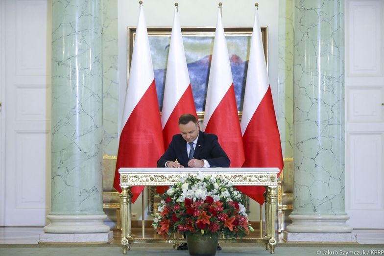 30 listopada prezydent Andrzej Duda podpisał dziewięć ustaw.