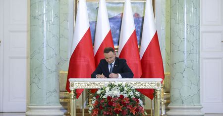 Prezydent podpisał ustawę o nadzorze finansowym. W tle afera KNF