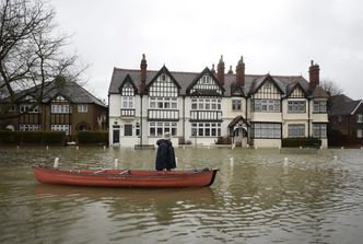 Powódź w Wielkiej Brytanii. 80 tysięcy domów bez prądu