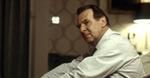 Tom Wilkinson śledzi Jaia Courtneya