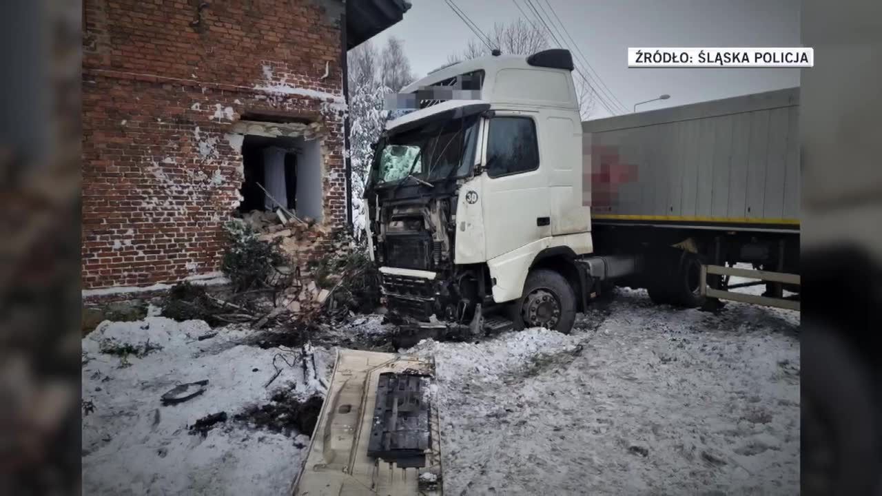 Ciężarówka wypadła z zakrętu i uderzyła w dom jednorodzinny w Ornotowicach na Śląsku