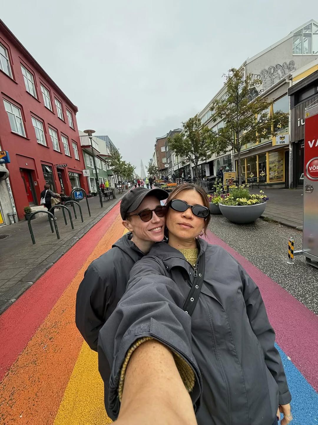 Elliot Page i Julia Shiplett