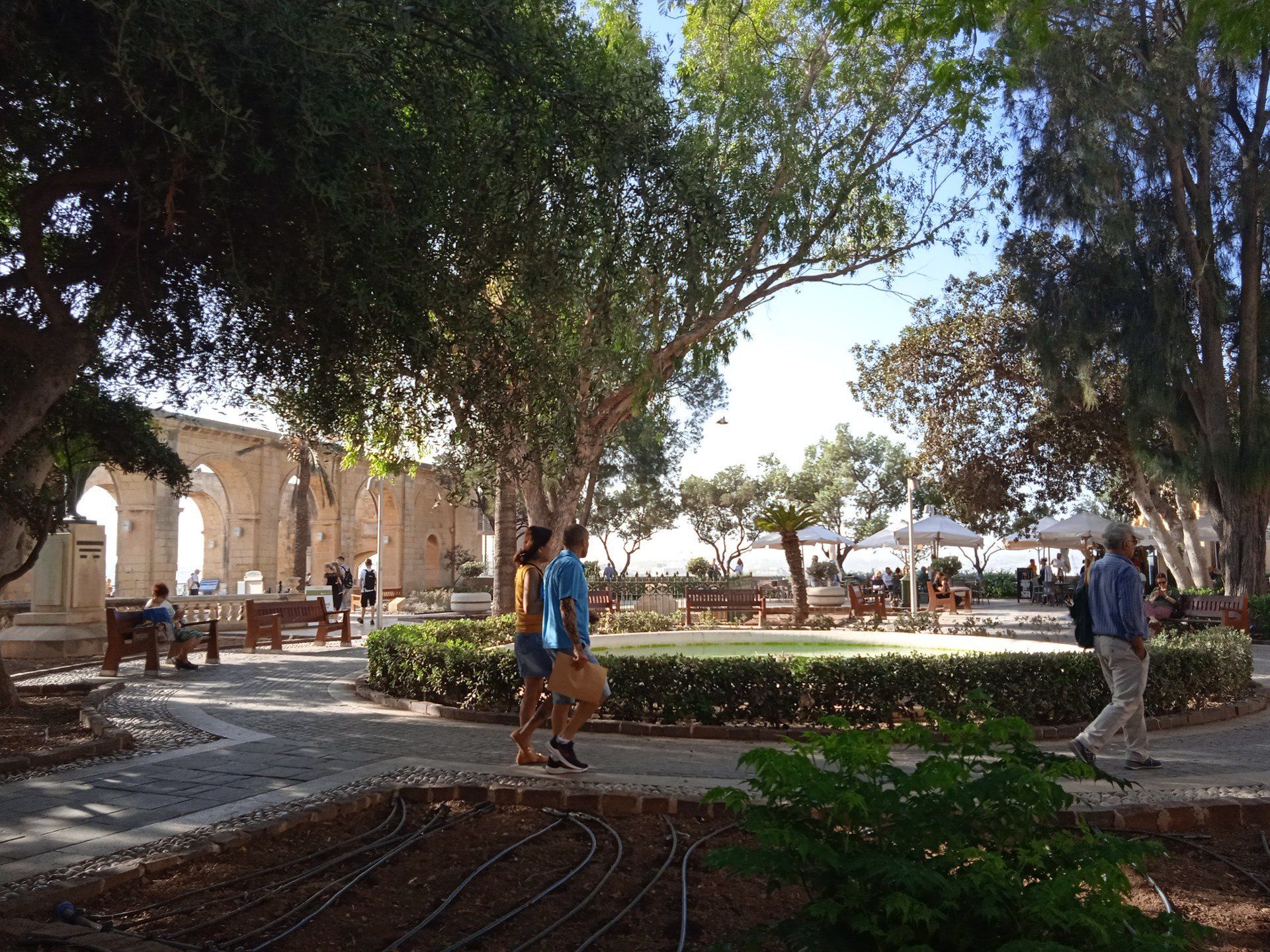 Górne Ogrody Barrakka to absolutny punkt obowiązkowy. Z tego tarasu widokowego roztacza się malowniczy, zapierający dech w piersiach widok.