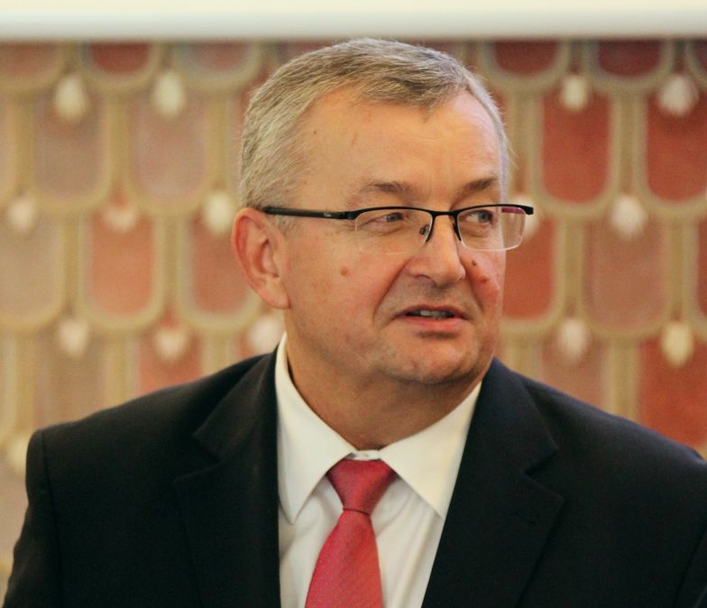 Andrzej Adamczyk, minister infrastruktury, zapewnia, że rząd nie będzie szukał pieniędzy w kieszeniach kierowców