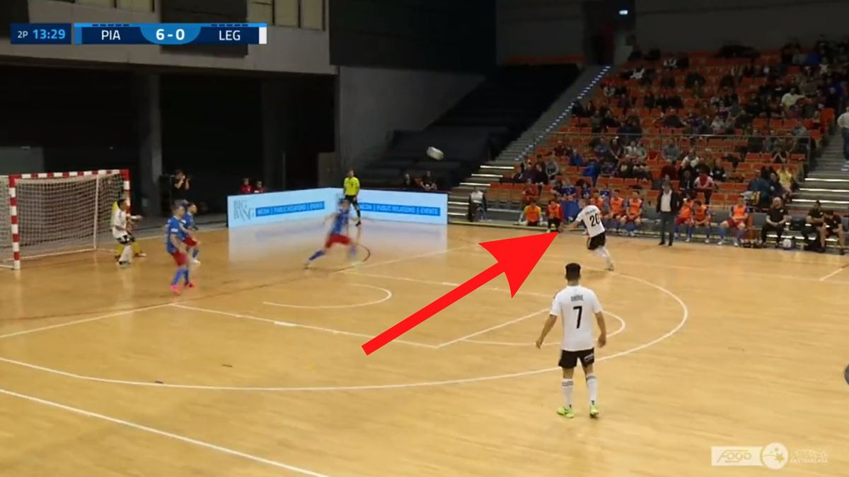 Twitter / Futsal Ekstraklasa / Wspaniały gol Michała Knajdrowskiego