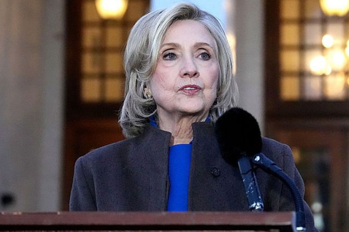 Clinton wyszła z sali podczas zeznań