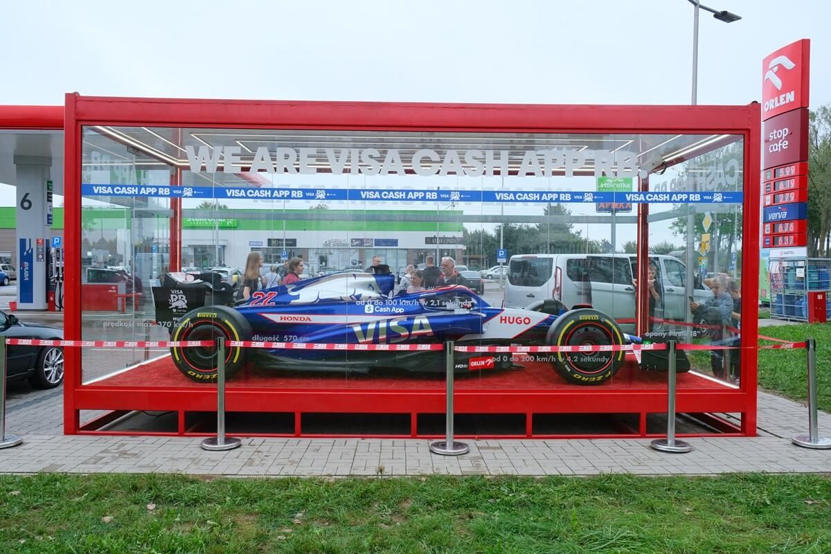 Bolid F1 na stacji Orlen przy ul. Krężnickiej w Lublinie