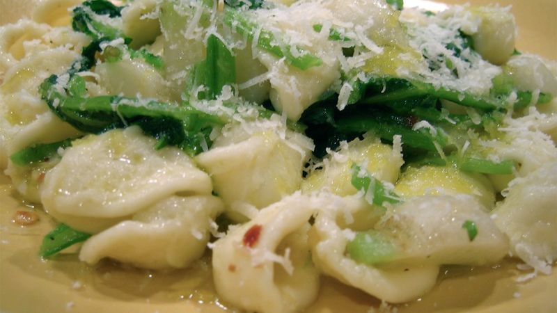 Mrożona rzepa z liśćmi gotowana z dodatkiem soli, odsączona