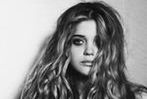 Sky Ferreira ze skorumpowanym Nicolasem Cage'em