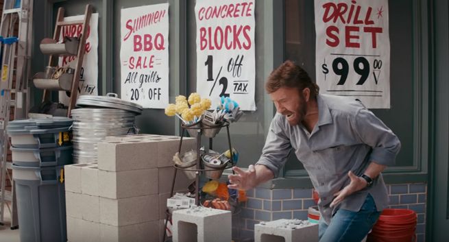 Chuck Norris superbohaterem w reklamie Toyoty Tacoma