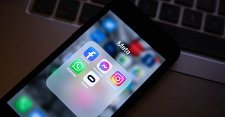 Zmiana w WhatsAppie. Jest jeszcze bardziej podobny do Messengera