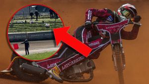 Żużel. Groźny wypadek w Opolu. Zawodnik w karetce, motocykl na trybunach
