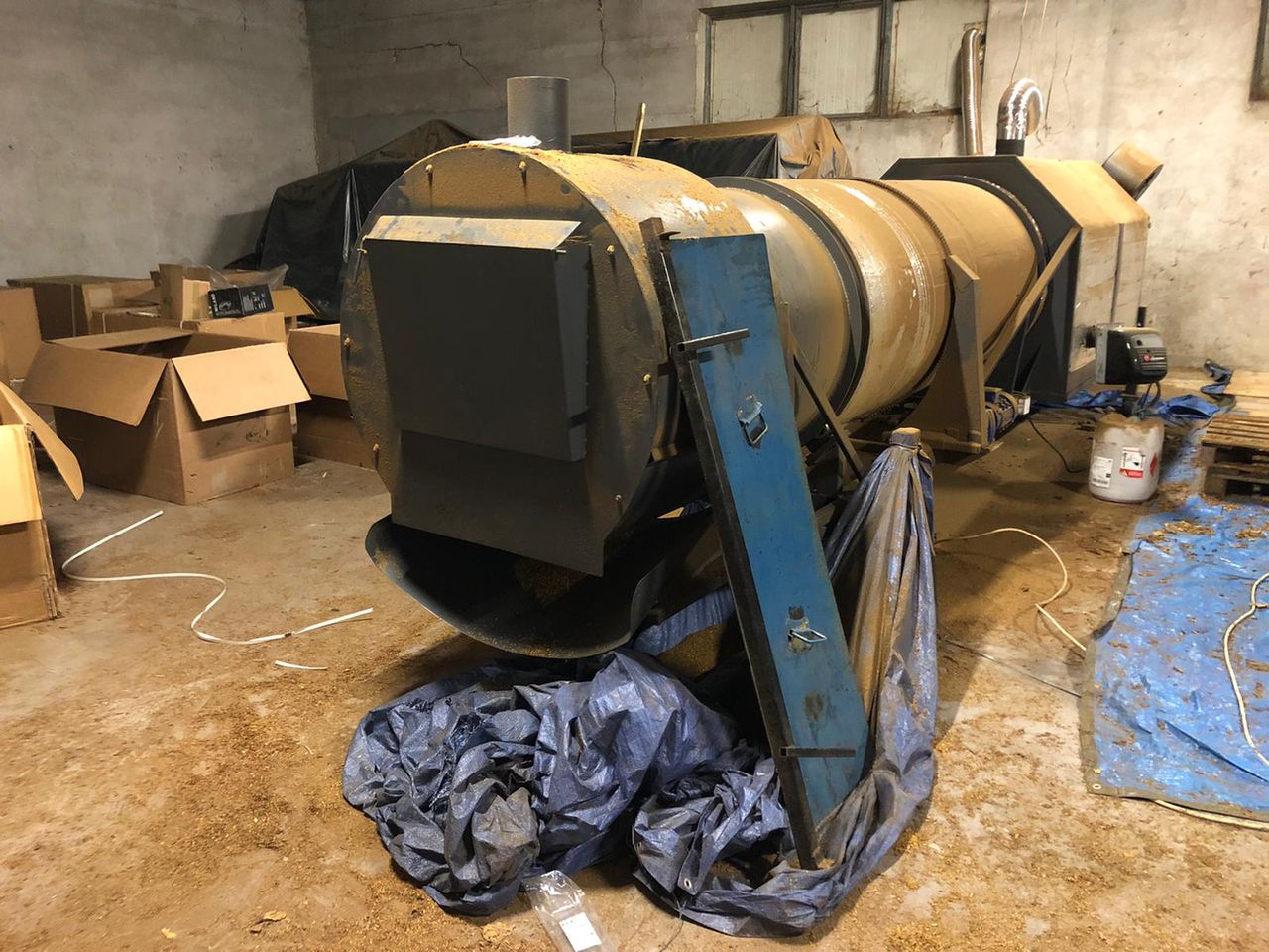 Policjanci zlikwidowali nielegalną fabrykę tytoniu